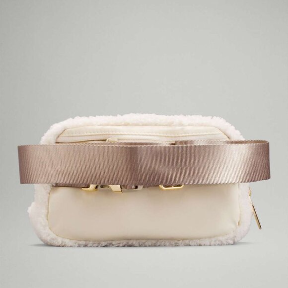 Lululemon Fleece Belt Bag, Ivory Color - Picture 3 of 5